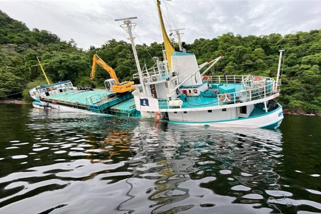 Cargo Ship Grounding Incident: Environmental Response in Trinidad Waters 1 cargo ship grounding incident environmental response